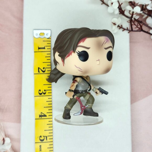 Funko Pop! Games Tomb Raider Lara Croft Figurine (#333) - Picture 2 of 6